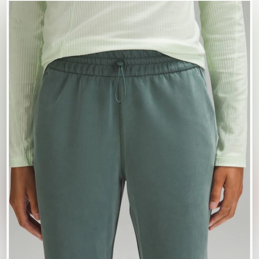 Lululemon Softstreme High-Rise Pant in Dark Forest Colorway - Picture 5 of 12